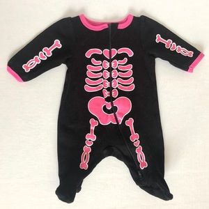SLEEPWEAR Halloween skeleton newborn onesie